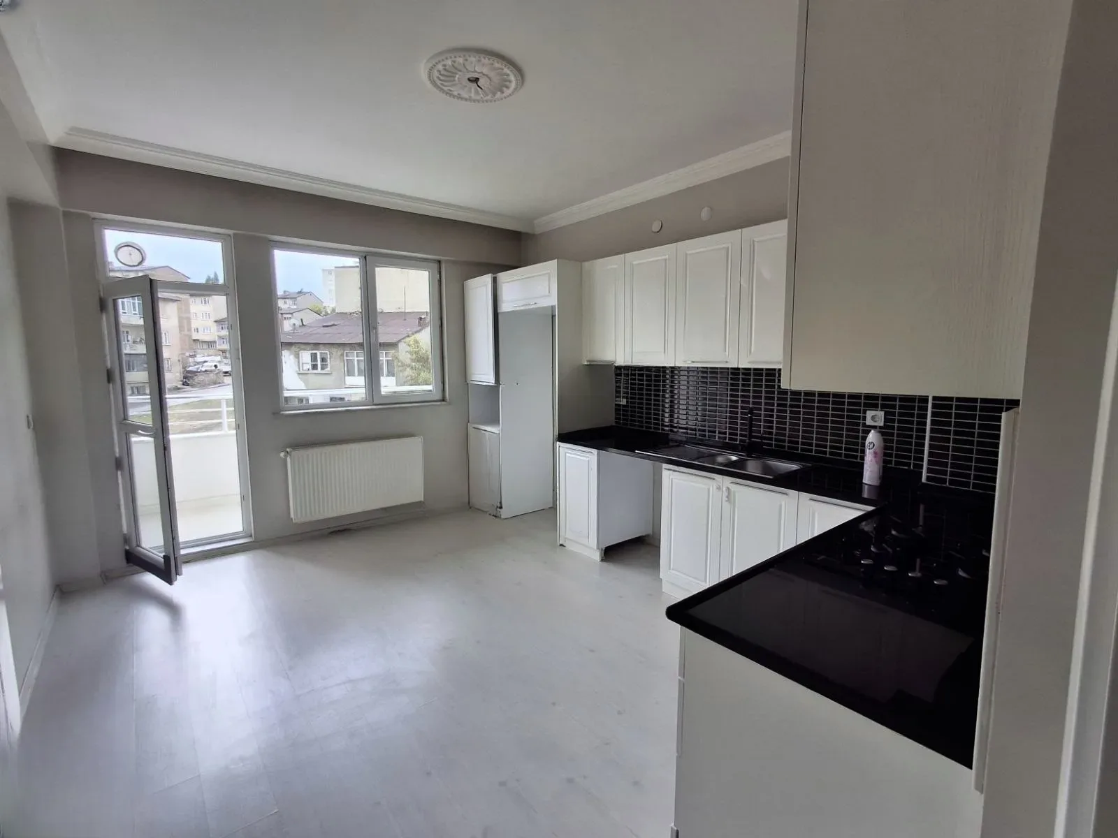 ERZURUM KİRALIK MERKEZİ ISITMALI 3+1 DAİRE | 138M² YAKUTIYE - Fotoğraf 7