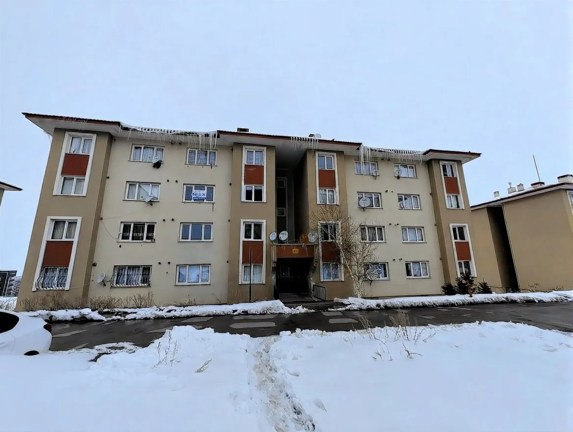 ERZURUM KİRALIK 1+1 DAİRE ÇATI KATI KAT 45M² YAKUTIYE