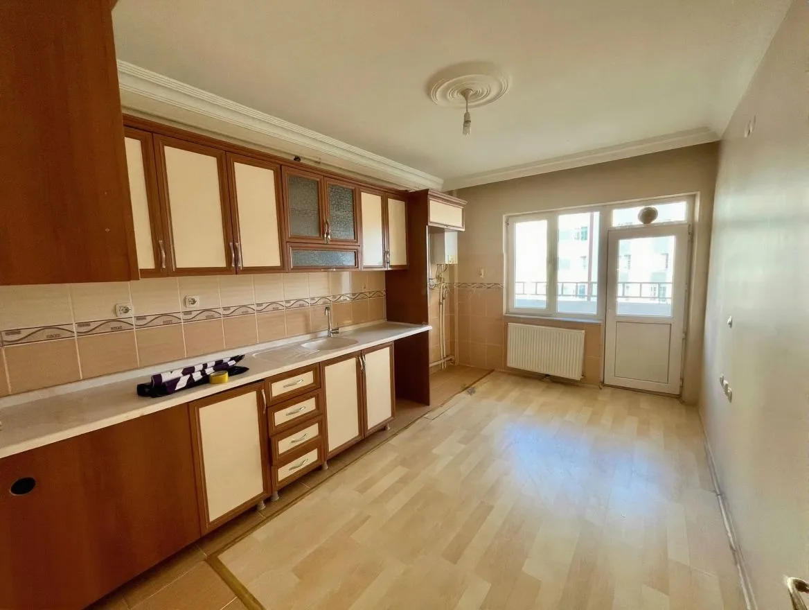 ERZURUM KİRALIK MERKEZİ ISITMALI 3+1 DAİRE | 175M² YAKUTIYE - Fotoğraf 17