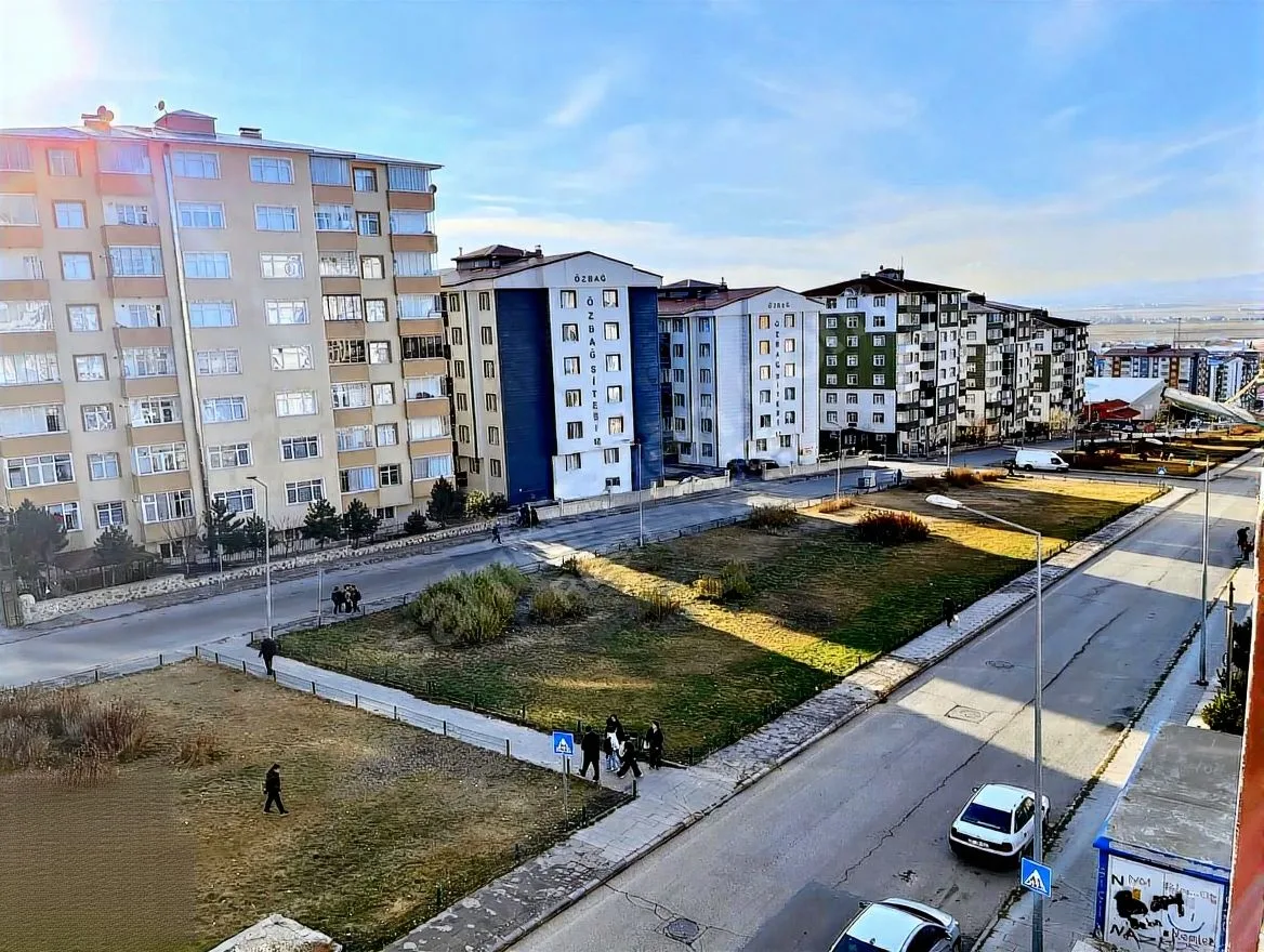 ERZURUM KİRALIK MERKEZİ ISITMALI 3+1 DAİRE | 175M² YAKUTIYE - Fotoğraf 35