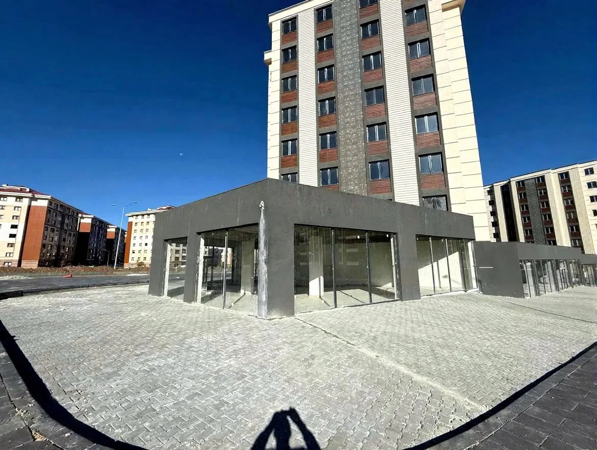 ERZURUM PALANDÖKEN MÜFTÜ SOLAKZADE MH. KİRALIK DÜKKAN 200M² - 1