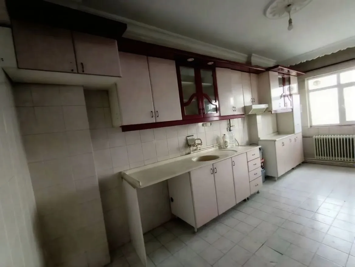 ERZURUM KİRALIK ASANSÖRLÜ 3+1 DAİRE 140M² YAKUTIYE