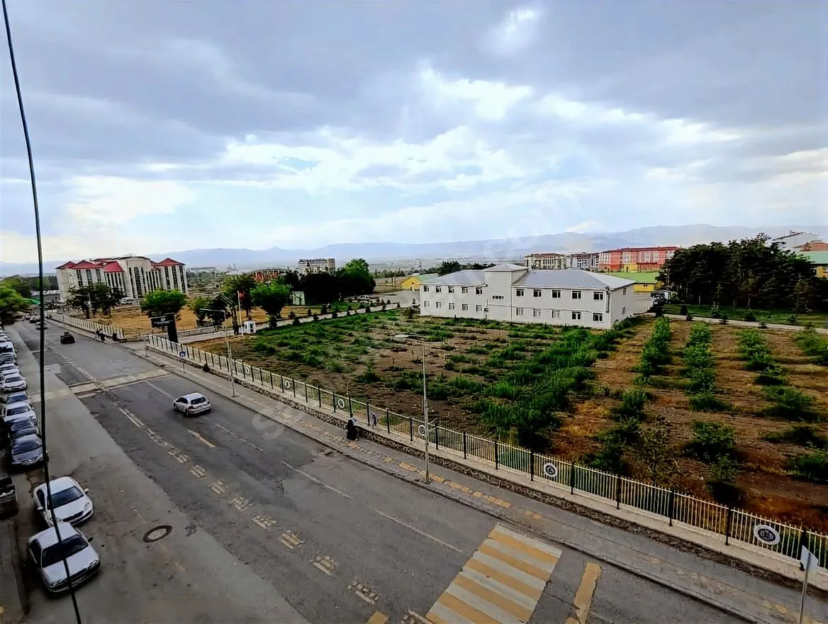 ERZURUM KİRALIK ASANSÖRLÜ 3+1 DAİRE 140M² YAKUTIYE - Fotoğraf 15