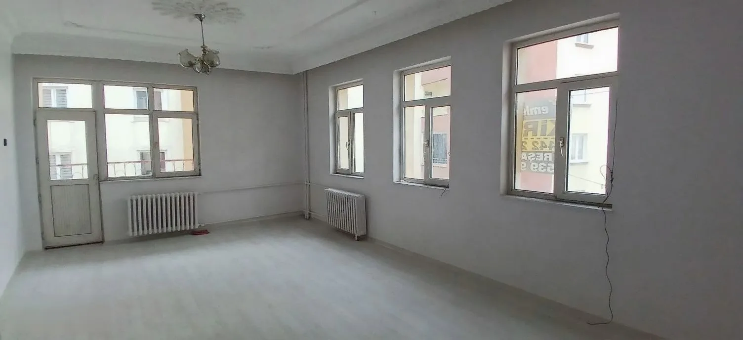 ERZURUM KİRALIK MERKEZİ ISITMALI 3+1 DAİRE | 145M² YAKUTIYE - Fotoğraf 17