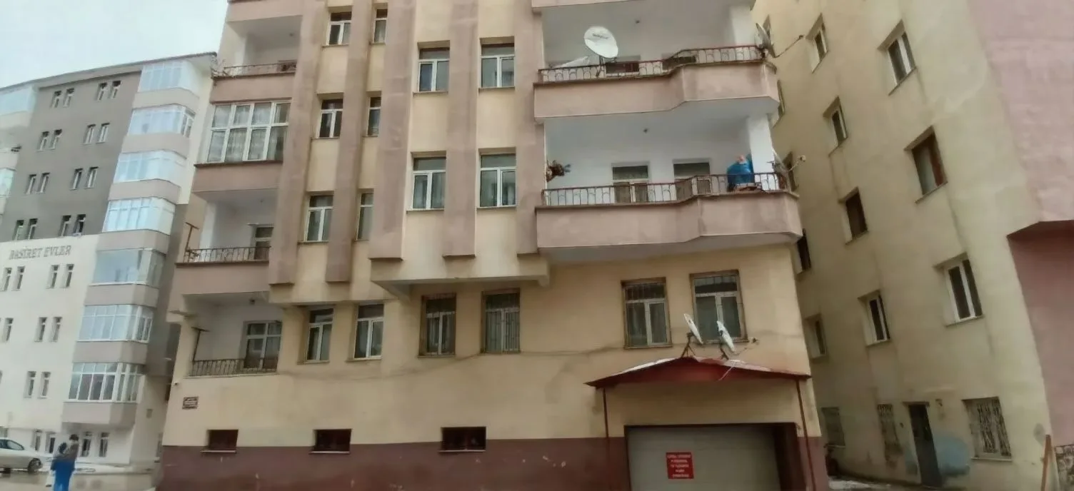 ERZURUM KİRALIK MERKEZİ ISITMALI 3+1 DAİRE | 145M² YAKUTIYE - Fotoğraf 22