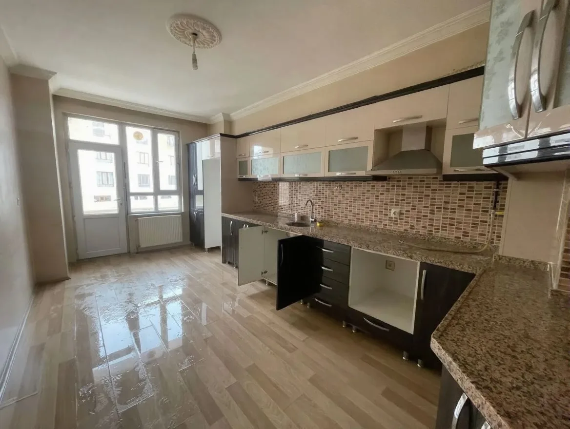 ERZURUM KİRALIK MERKEZİ ISITMALI 3+1 DAİRE | 155M² PALANDÖKEN - Fotoğraf 9