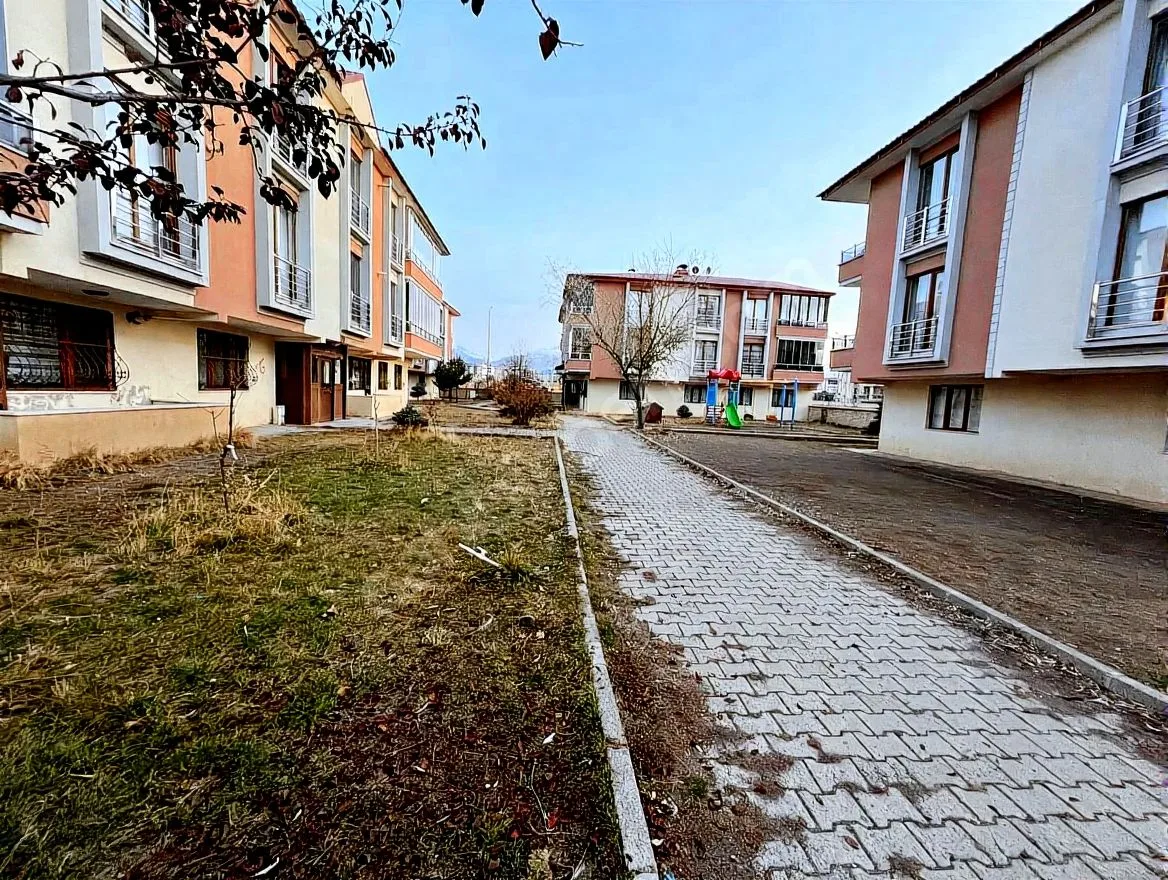 ERZURUM KİRALIK 3+1 DAİRE ÇATI KATI KAT 140M² AZIZIYE - Fotoğraf 23