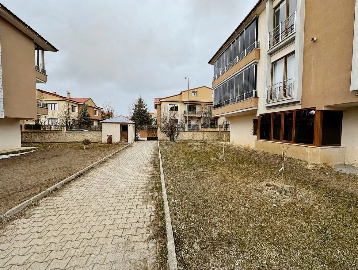 3+1 KİRALIK DAİRE ERZURUM/AZIZIYE 145M² ÇATI KATI - Fotoğraf 21