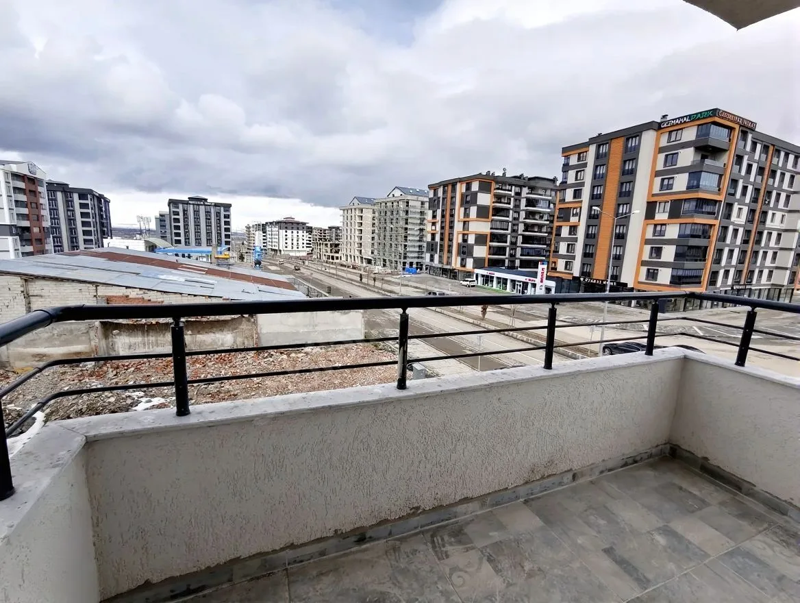 ERZURUM SATILIK 1+1 DAİRE ARA/7 KAT 40M² YAKUTIYE - Fotoğraf 9