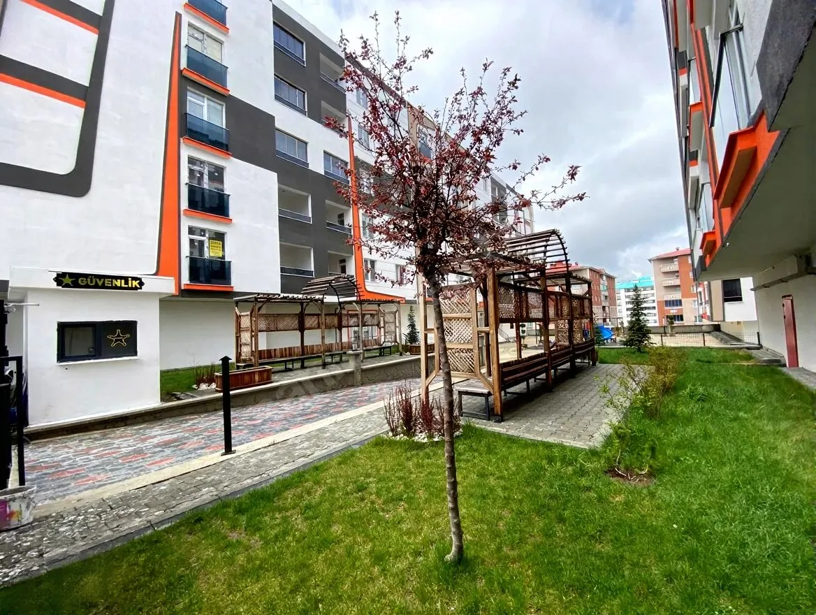 ERZURUM SATILIK 4+1 DAİRE GİRİŞ KAT KAT 186M² PALANDÖKEN - Fotoğraf 3