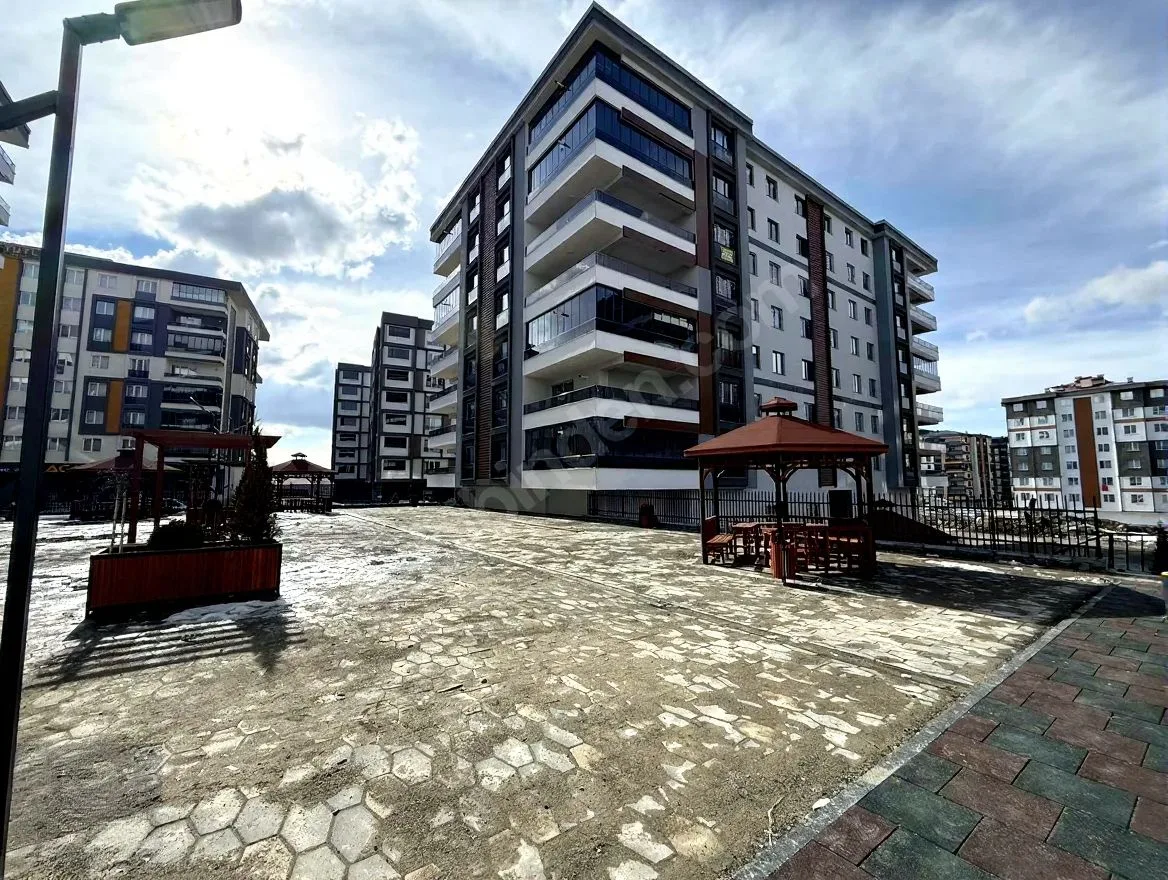 4+1 SATILIK DAİRE ERZURUM/YAKUTIYE 190M² ÇATI KATI - Fotoğraf 3