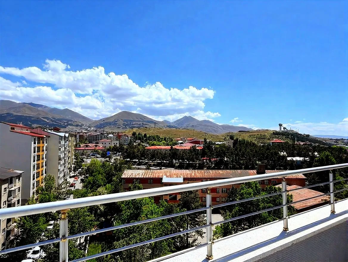 175M² ERZURUM SATILIK 4+1 DAİRE YAKUTIYE MERKEZİ ISITMALI - 2