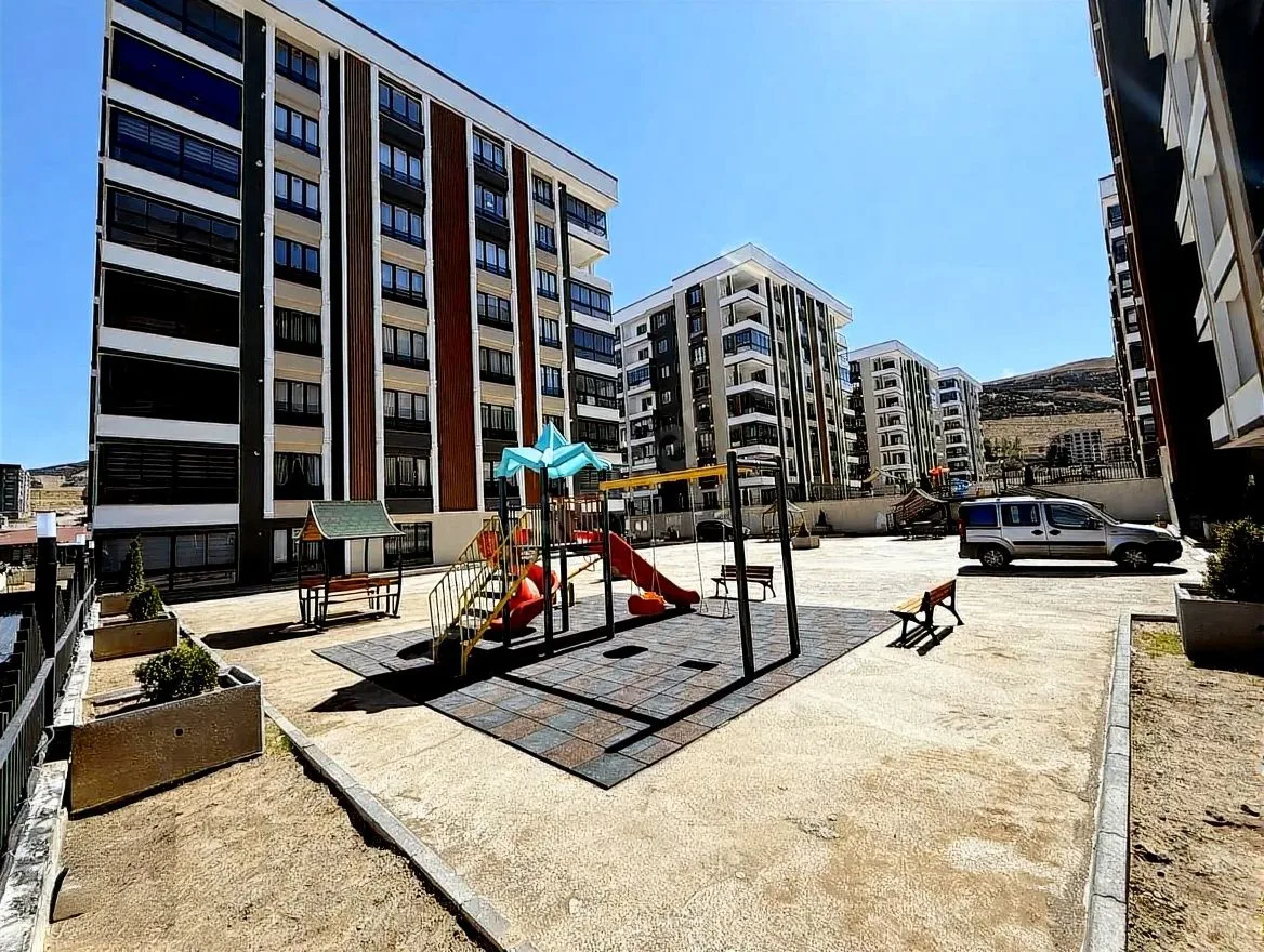 ERZURUM PALANDÖKEN SATILIK 4+1 DAİRE 142M² YENİ - 1